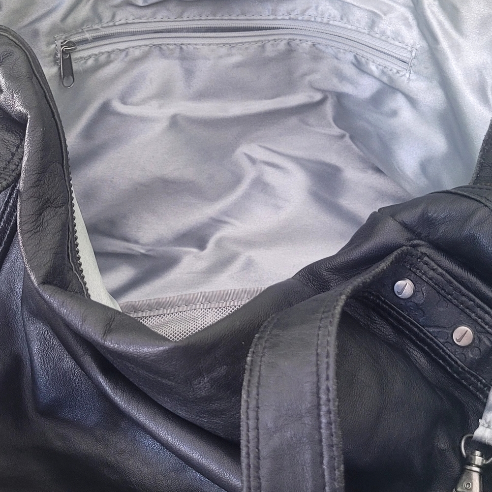 Rare Nike Black Leather Ladies Duffle Bag - Picture 10 of 16